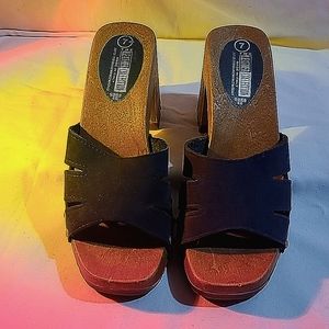 Vintage - THE LEATHER COLLECTION Wooden Clog Sandles sz. 7 Navy Blue